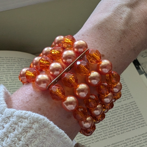 Elegant Orange and Gold Beaded Bracelet - Picture 4 of 5